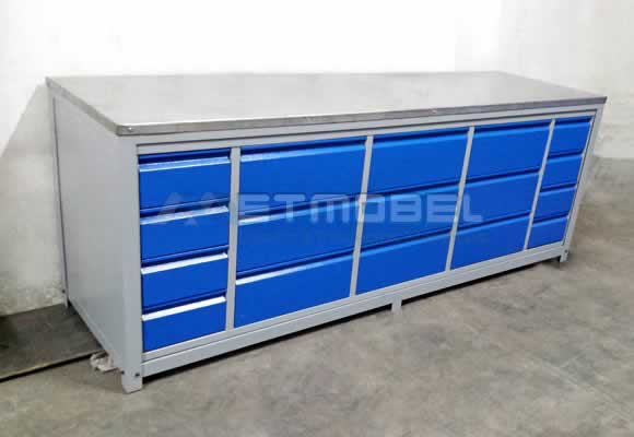 Muebles especiales de metal